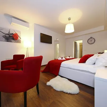 Lipotica Luxury Pensión