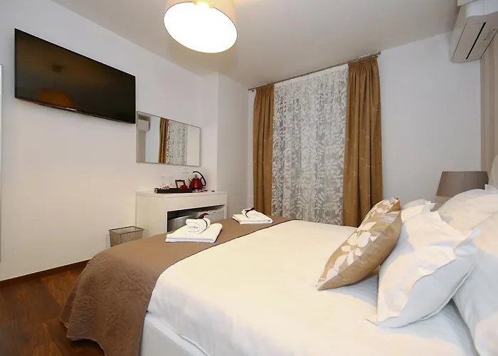 Pensión Lipotica Luxury