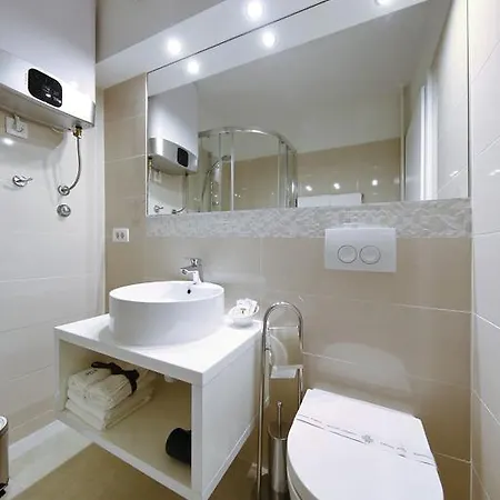 Lipotica Luxury 4* Zara