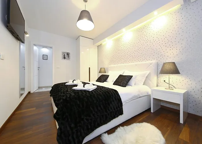 立波提卡豪华公寓 4*